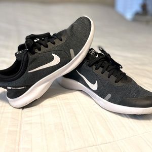 Womens Nike Revolution 5 Sneaker